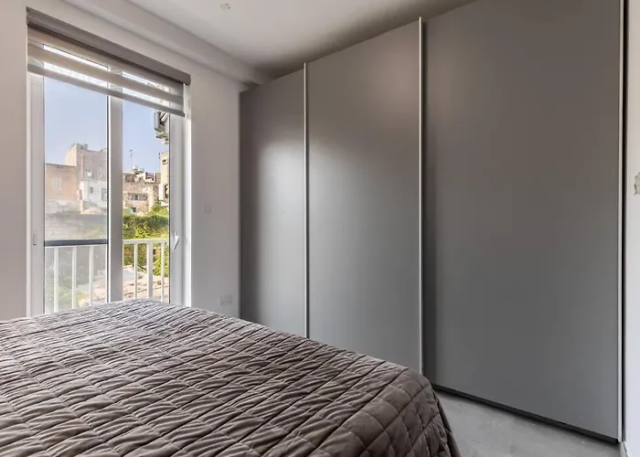 Nocturnal Elegance By Solea 슬리에마