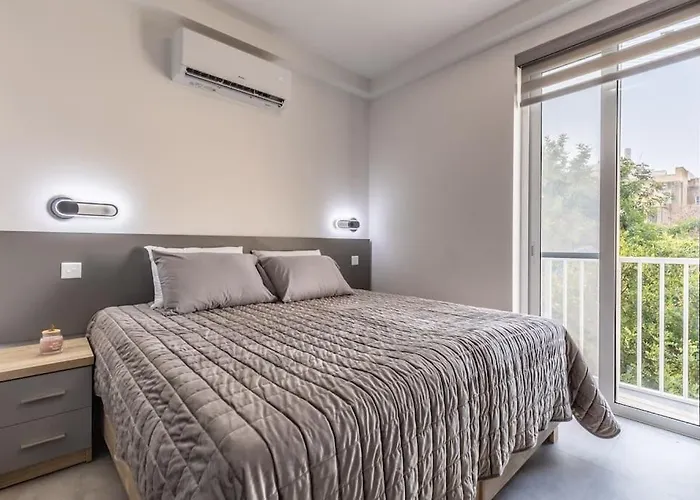 Nocturnal Elegance By Solea *