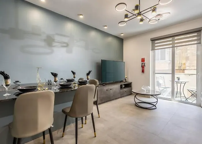 Nocturnal Elegance By Solea 슬리에마