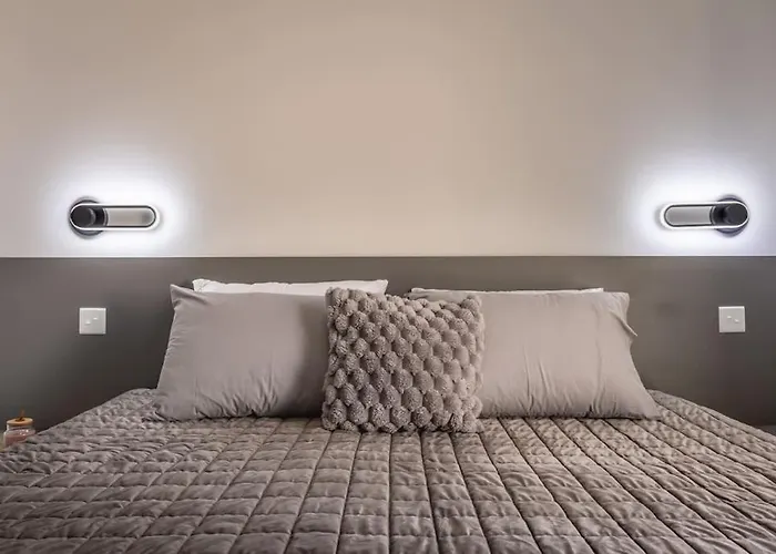 아파트 Nocturnal Elegance By Solea *